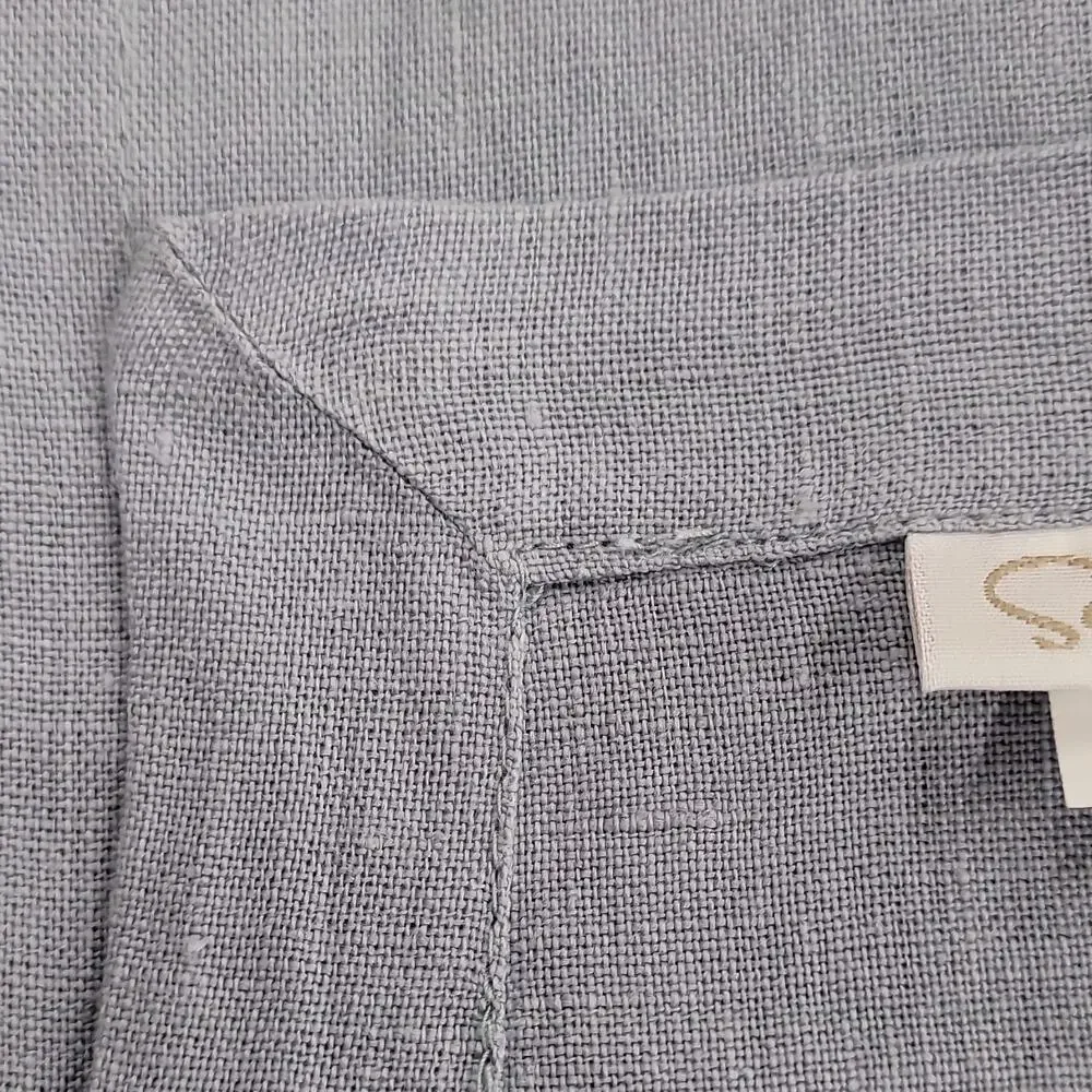 Sur la table Gray Solid Linen Hemmed Rectangular Table Runner